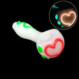 Cool Colorful Glow In The Dark Pipes Pyrex Thick Glass Handmade Dry Herb Tobacco Bong Handpipe Oil Rigs Innovative Design Luxury Decoration Heart Smoking Holder DHL