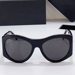Schwarze Damen-Sonnenbrille, Designer-Sonnenbrille 4392, modischer Vollrahmen, Katzenauge, oval, Persönlichkeit, großer Rahmen, Design, Damen, Reisen, Strandbrille, UV400, mit Box