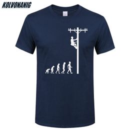 Evoluzione umana del guardalinee T-shirt regalo di compleanno per elettricista papà padre marito O-Collo manica corta in cotone T-shirt da uomo 210311