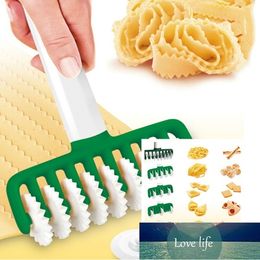 Noodles Cutter Kitchen Tool Multi Function Roller Dockers Dough Cutter Plastic Noodle Knife Pasta Instant Noodles Maker Factory price expert design Quality Latest