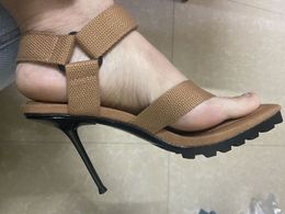 Kadın tuval yüksek topuk kare toe sandalet ile lastik aşınmaya dayanıklı su masa çevirme benzersiz bir şekli 10.5 ve 7.5 cm boyutları 35-43