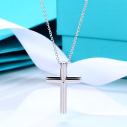 Crucifix Cross Necklace Female Diamond Clavicle Necklaces Ins Design Simple Silver Fashion Hip Hop Jewelry Chains For Woman Q0803