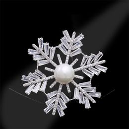 Christmas Snowflakes Bouttoniere Cubic Zirconia Pearl Flower Brooches Pins 2021 Fashion Suit Corsage Pin Accessories
