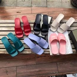 2021 womens fashion jelly rubber slippers transparent Platform Sandals open toe logo mules with wide heel