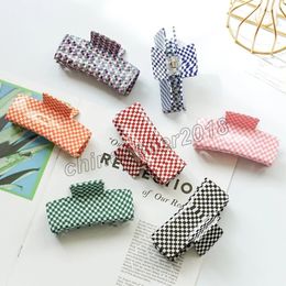 Elegant Women Plaid Hair Claw Clips Large Acrylic Geometric Black White Grab Barrette Hairpin Hair Clamps Girls Hair Accessories