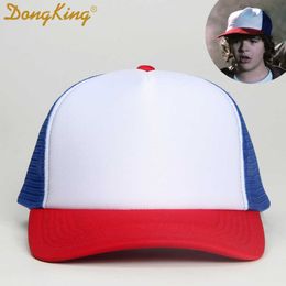 DongKing Stranger Things Dustin Cap Dustin Trucker RED WHITE BLUE Trucker Hat Mesh Baseball Cap Snapback Funny Movie Gift X0709 X0710