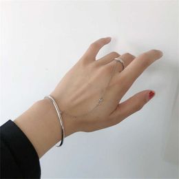 2020 the New Female Geometric Bracelet One-piece Back Bracelet Ring Chain Ring Chain Long Metal Bracelet Party for Men and Women Q0719