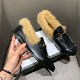 Designer-Loafer aus echtem Leder, pelzige Schuhe, Luxus-Slipper mit Schnalle, modische Damen-Hausschuhe, lässige Herbst-Winter-Pantoletten, flache Schuhe, neue Loafer, Slip-on-Stickerei, 15