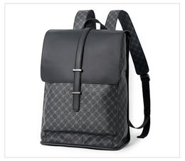 Backpack Unisex Luxury School Bag Designer Men's Black Backpacks Medium Fashion, with Triangular Women's Pockets handbag