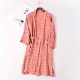 Men and Women Couples Crepe Gauze Kimono Plaid Pattern Bathrobe Night Gown Home Service Household Clothes Spring and Summer Robe 210901