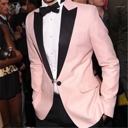 Cómo combinar una camisa rosa para hombre? - Blog Moda Hombre