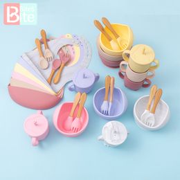 5Pcs/1Set Silicone Dishes Baby Feeding Bowl Set Baby Learning Suction Bowl Cup Set Wood Fork Spoon Non-Slip for Babies Bib 210226
