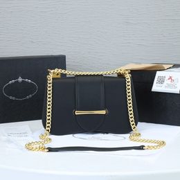 Women Luxurys Designers Bags 2021 fashion and comfortable shoulder bag serial size:24*7*17cm