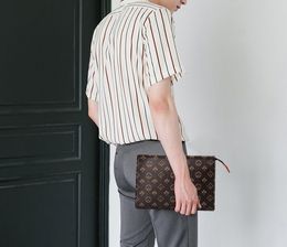 Luxurys Clutch Bags Toiletry Pouch Handbags Purses Men Women Leather Handbag Shoulder Bag Wallets Card Holder Key Pouchs Messenger