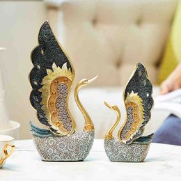 European Resin Couple Swan Ornament Home Decoration Crafts Wedding Gift Home Desk Figurines TV Cabinet Office Statue Accessories 210607