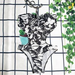 Kadınlar Yüzmek Giyin Koyu Renkli Belli Bir Parçalı Camellia Mayo Kadın Seksi Bandaj Mektubu Baskılı Mayo Takım Tatil Kaplıcası