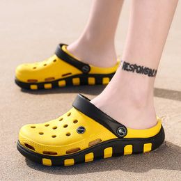 Large size beach slippers for men and women couples simple coconut hole shoes non-slip bathroom thickened sole sandals slippers X0728