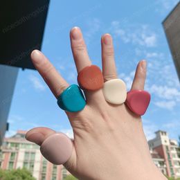 -Candy Color Geometrische Unregelmäßige Harz Große schöne Ring für Frauen Mädchen Modeschmuck Acryl Ringe