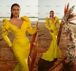 Matte Stain Mermaid Evening Pageant Dresses 2022 Ruffles Long Sleeve Yellow V-neck Arabic Red Carpet Celebrity Prom Dress Wear