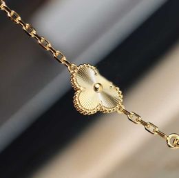 Collana con ciondolo 10 pezzi di qualità di lusso in materiale oro V con regalo di gioielli da sposa con fiori da 1,5 cm WEB100