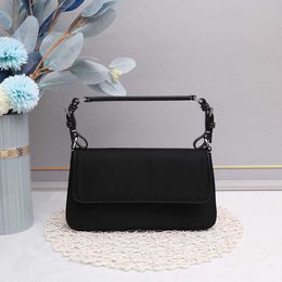 2021 arrival chain female nylon purse handbags shoulder bags High quality purses Crossbody Retro decoration