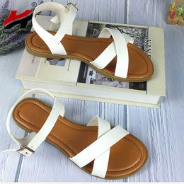 NAN JIU MOUNTAIN 2021 Summer Women's Flat Sandals Solid Color Open Toe Comfortable Shoes Buckle Outdoor Women's Shoes Plus Size Y0721