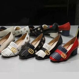 Klasik bayan Orta topuklu tekne ayakkabısı Tasarımcı ayakkabı derisi Kalın topuk yüksek topuklu ayakkabılar %100 inek derisi Püsküller Yuvarlak kafa Metal Düğme kadın Elbise ayakkabıları Büyük boy 34-42 us5-us11