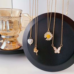 Fashion and Small Fresh Necklaces For Women Daisy Flower Pendant Metal Rose Necklace Butterfly Clavicle Chain