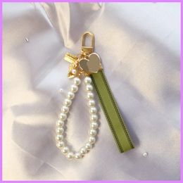 New Pearl Women Fashion Keychain Shell Conch Key Chains Designer Mens Key Charm Outdoor Bag Car Chain With Heart Designers D219254338P