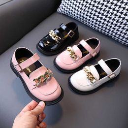 Girls Leather Shoes 2021 New British Style Boy Student Girl Chain Black Soft Bottom Princess Shoes Fashion Flats All-match 26-36 G1025