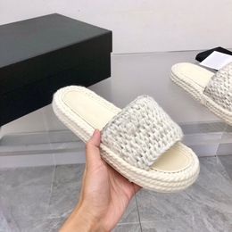 Thick-soled shoes, sponge cake sole, Korean street style sandals, spring/summer 2022 new fashion flip-flops, women's shoes, outer slippers