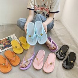 Summer Women Cartoon Applique Thong Flip Flop Brand Girl Outdoor Beach Soft Bottom Jelly Shoes Design Casual Open Toed Slippers Y1120