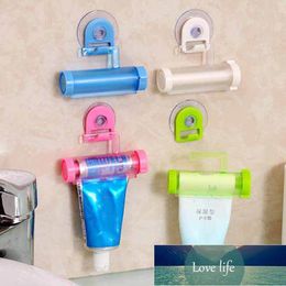 Multi-Function Sucker Toothpaste Squeezer Wall-Mounted Plastic Rolling Tube Manual Squeezer Facial Cleanser Toothpaste Dispenser Factory price expert design