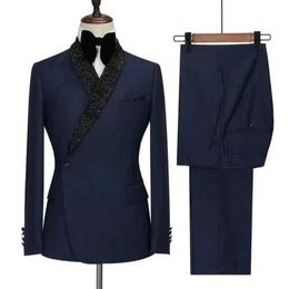 Trajes para hombres Blazers Últimos diseños azules azul marino chaqueta de fumar doble pecho brillante solapa de chal negro esmoquin de la fiesta de boda formal