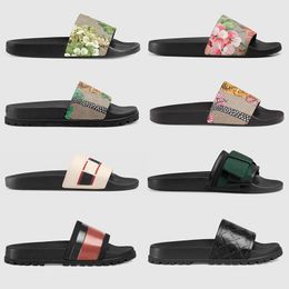 2021 Top Quality Floral Slipper Designer Sapatos Mulheres Homens Blossom Mix 100 Modelos Flor Animais Deslize verão Moda Flat Slippery Striped Beach Sandals