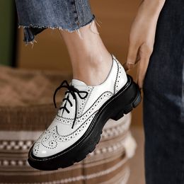 Oxfords Shoes for Women Real Cow Leather Lace Up Round Toe Black White Vintage Brogue Shoes Female 2021 Spring Platform Shoes