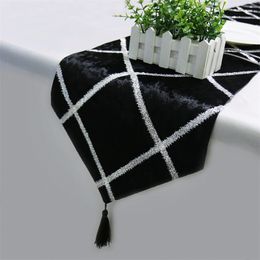 Luxury Fashion Diamond Lattice Velvet Table Runner Bed Runner Party Wedding Decors Stripe End of the Bed Table Cloth Towels Y200421