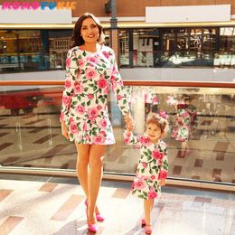 Mutter Mama und ich Kleider Familienlook Kleid Kleidung Sommer Blumendruck passende Familienoutfits Mama Mama und Tochter Kleid 210713