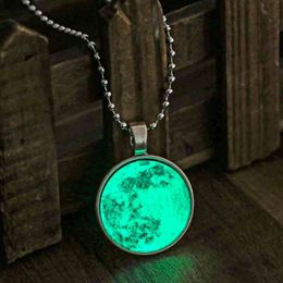 Vintage Long Moon Glow In The Dark Necklace Glow Moon Necklace For Women Jewelry Cabochons lunar Pendant Fluorescence Light G1206