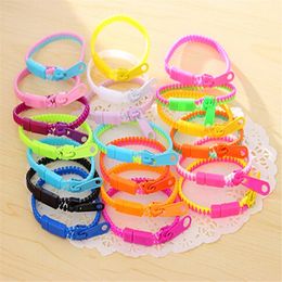 luminous Zip Bracelet Bangles Metal Zipper Rainbow Fidget Toys Kids Jewelry Gift Color Wristband Students Popular Fashioin Bracelets Decompression Toy