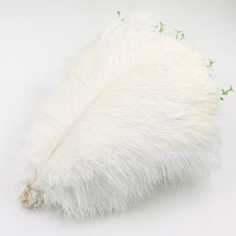 2021 100pcs/lot 18-20inch white Ostrich Feather plume for wedding Centrepiece feative supplies party decor