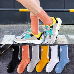 Men's trend versatile socks letter personality hip hop skateboard leisure cotton sports basketball X0710