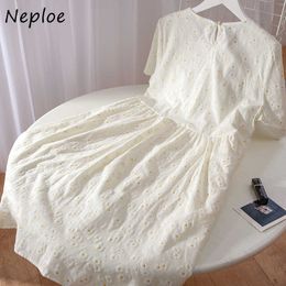 Neploe Japanese Sweet Little Flower Embroidery Vestidos Mujer O-neck Short Sleeve Cute Robe Female Lace Pleated Chic Woman Dress Y0823