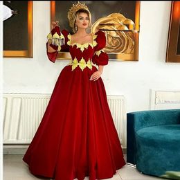 Middle East Arabic Dubai Prom Dresses A Line Gold Applique Formal Evening Gowns Red Veet Vestido De Fiesta Party Wear 322