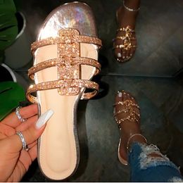 Moda paillettes sexy circondano pantofole da donna Stile romano Estate nuove Sandali da donna PVC piatto Pantofole da spiaggia all'aperto