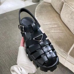 Fashion- new p three corner standard thick soled muffin shoes Baotou braided belt word buckle ROMAN SANDALS 231115
