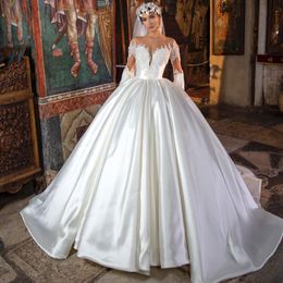 Elegant Satin Ball Gown Wedding Dresses Lace Applique Retro Bridal Dress Lace Up Ruffles vestido de novia