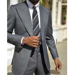 Dark Grey Casual Mens Suits Slim Fit 2 Pieces Formal Occasion Peaked Lapel Coat with Pant Jacket Wedding Tuxedos Groom 2021 X0909