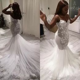 Modernes südafrikanisches Meerjungfrau-Hochzeitskleid Brautkleid Sexy V-Ausschnitt Spaghetti-Trägern Spitzenmuster Tüll Langes Vestido de Noiva