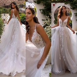 2021 Sexy Bohemian Country Beach Uma linha Vestidos de noiva Vestidos de noiva Apliques de laços de choques de champanhe Apliques de tule tule babadas abertas back boho jardim plus